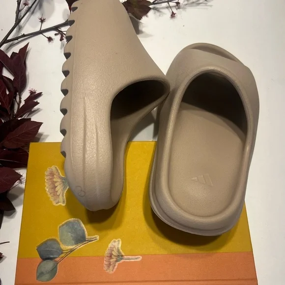 Yeezy Tan Slippers Minimalist Design Molded Footbed - Picture 5 of 5